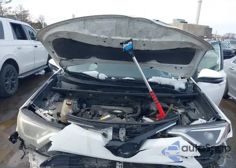 2017 Toyota Rav4 Xle z USA, uszkodzony, nr VIN JTMRFREV1HJ128574